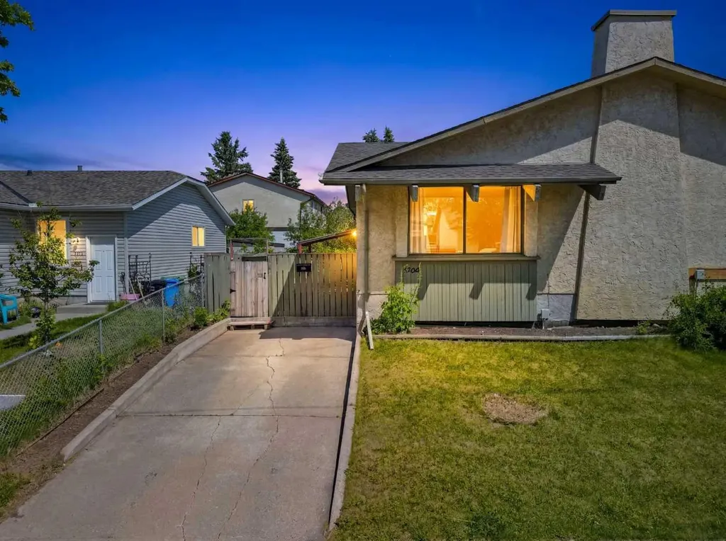 4308 38 Street NE Calgary AB T1Y 5S8