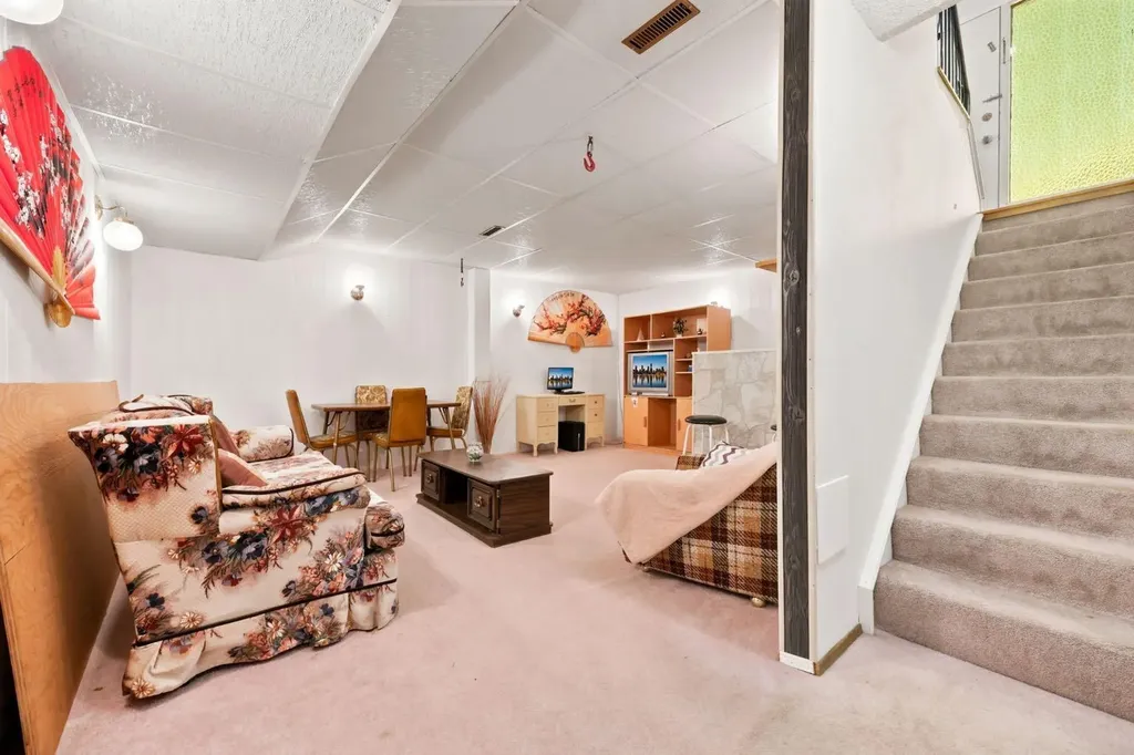 4308 38 Street NE Calgary AB T1Y 5S8