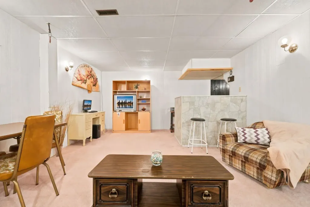 4308 38 Street NE Calgary AB T1Y 5S8