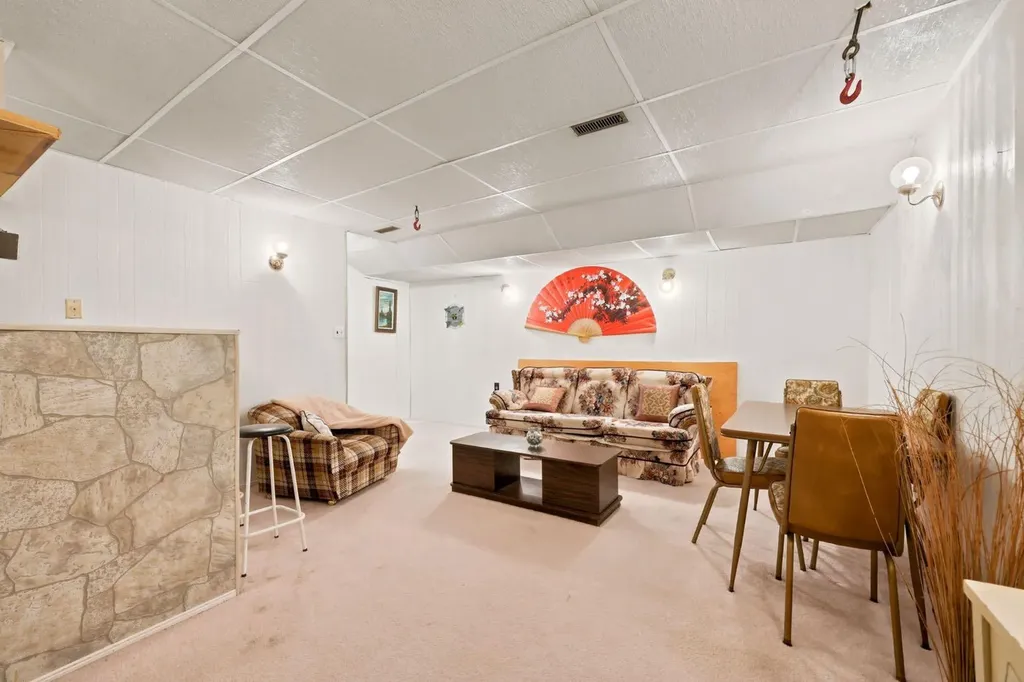 4308 38 Street NE Calgary AB T1Y 5S8