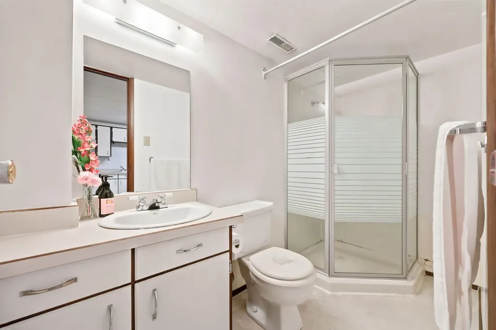 4308 38 Street NE Calgary AB T1Y 5S8