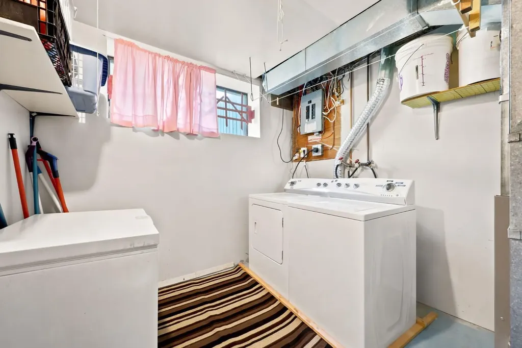 4308 38 Street NE Calgary AB T1Y 5S8