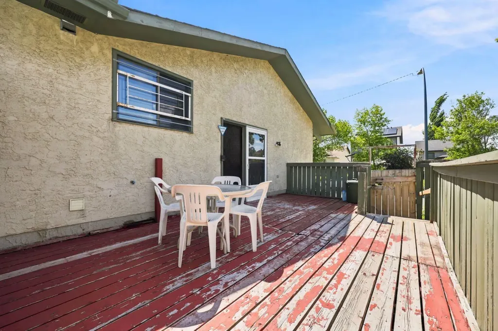4308 38 Street NE Calgary AB T1Y 5S8