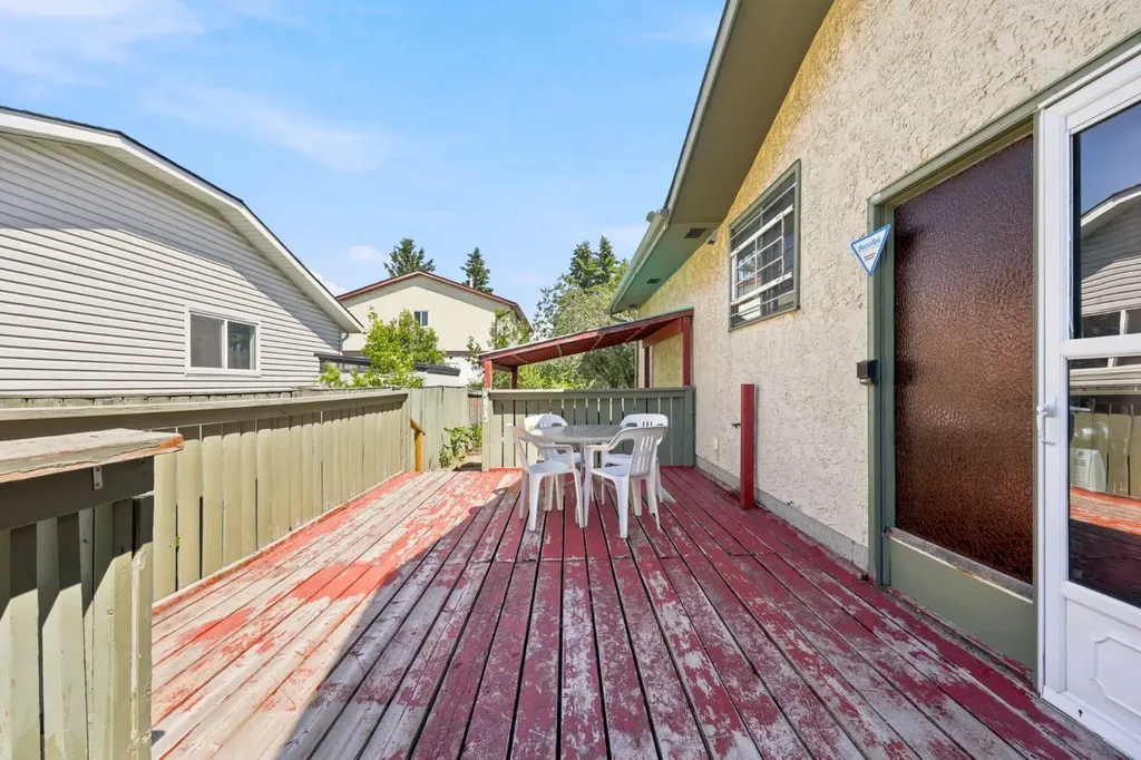 4308 38 Street NE Calgary AB T1Y 5S8
