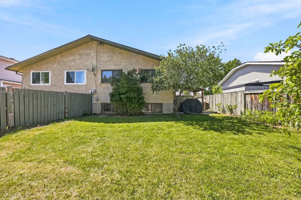 4308 38 Street NE Calgary AB T1Y 5S8