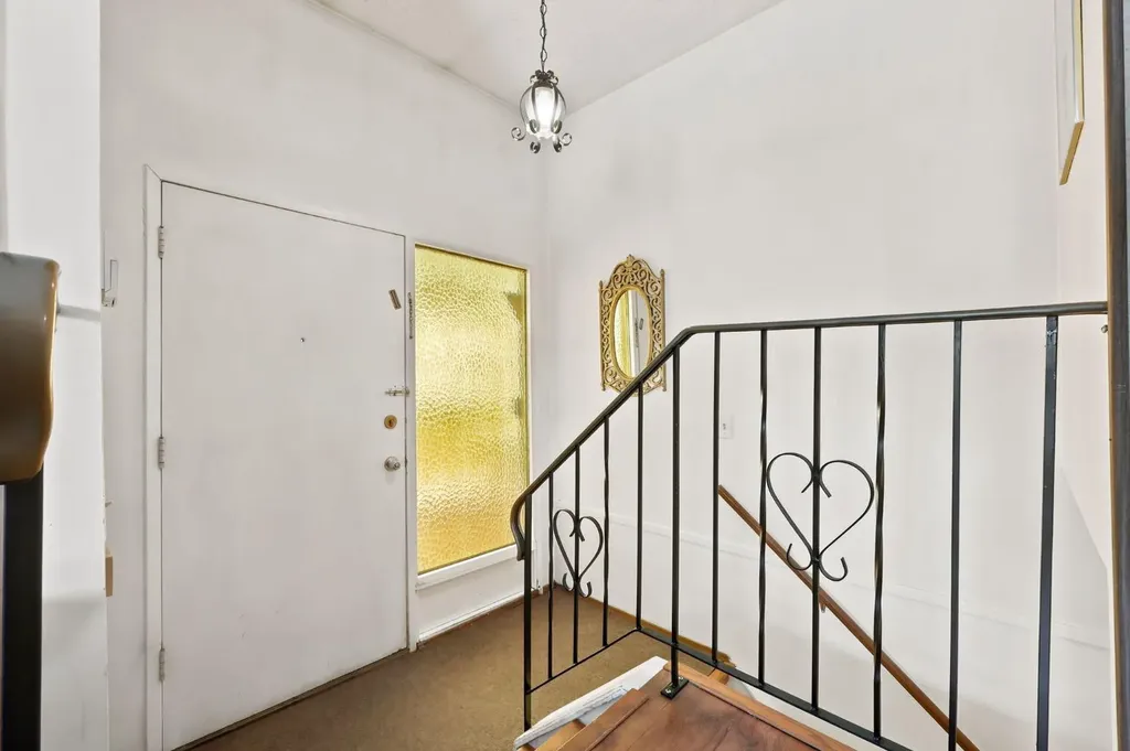 4308 38 Street NE Calgary AB T1Y 5S8