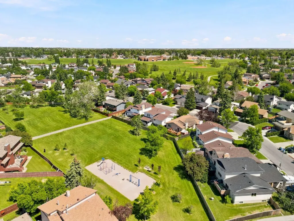 4308 38 Street NE Calgary AB T1Y 5S8