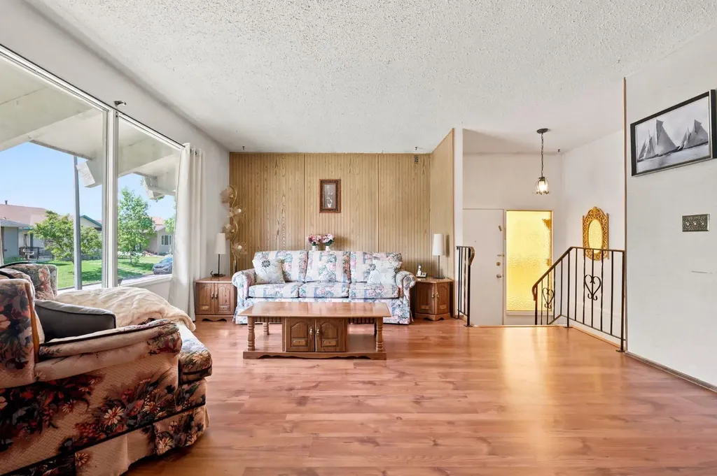 4308 38 Street NE Calgary AB T1Y 5S8