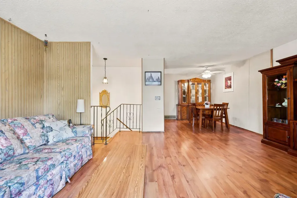 4308 38 Street NE Calgary AB T1Y 5S8