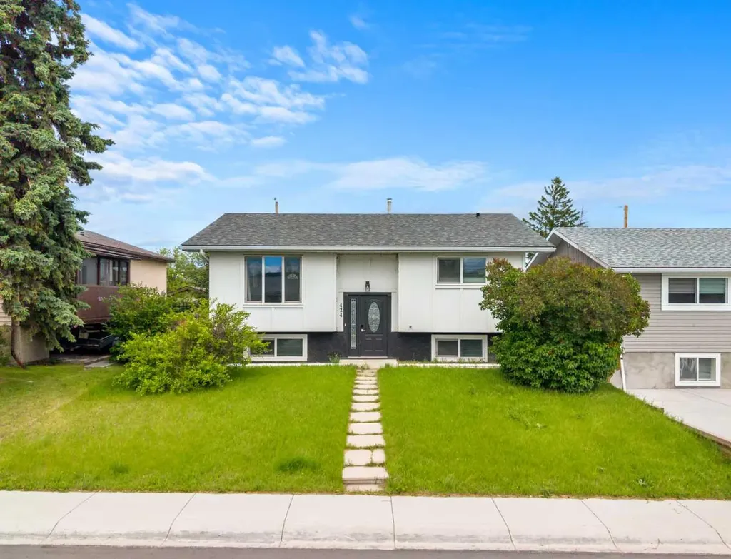 424 Penbrooke Crescent SE Calgary AB T2A 3T7