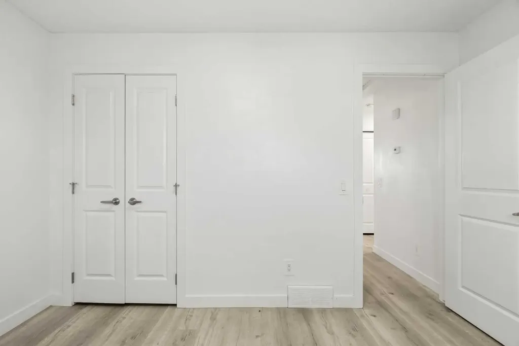 424 Penbrooke Crescent SE Calgary AB T2A 3T7
