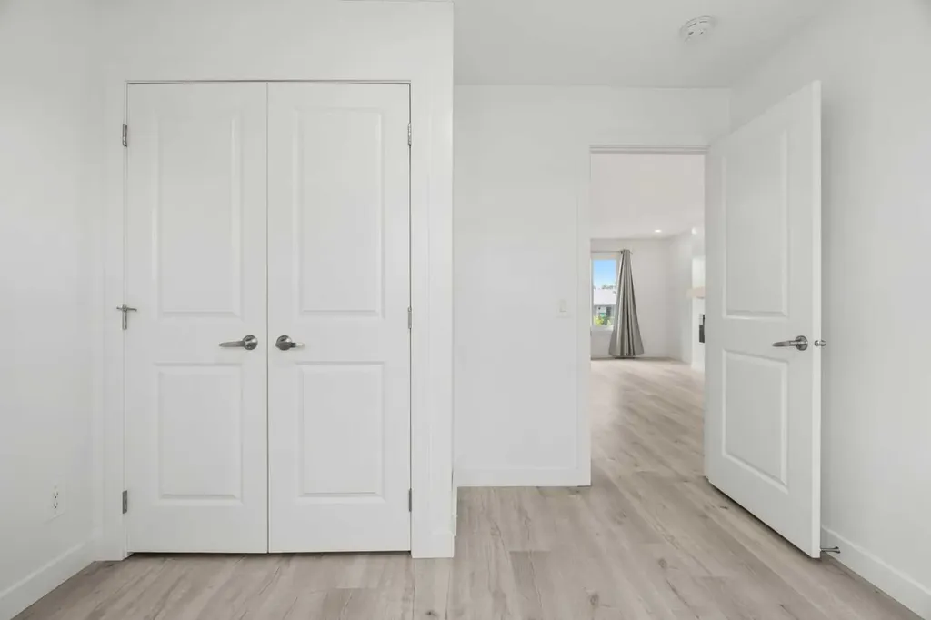 424 Penbrooke Crescent SE Calgary AB T2A 3T7