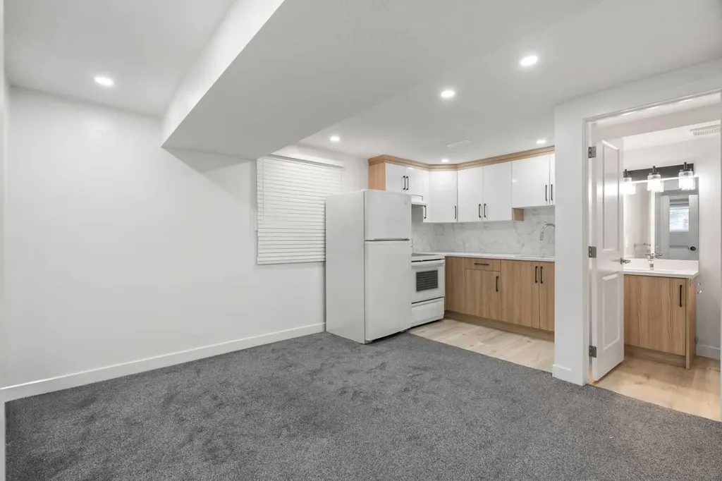 424 Penbrooke Crescent SE Calgary AB T2A 3T7
