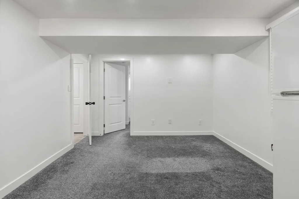 424 Penbrooke Crescent SE Calgary AB T2A 3T7