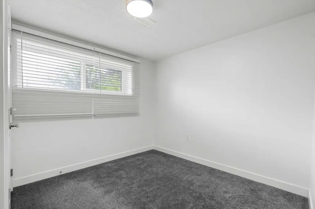 424 Penbrooke Crescent SE Calgary AB T2A 3T7