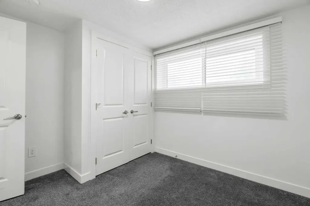 424 Penbrooke Crescent SE Calgary AB T2A 3T7