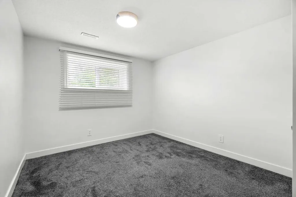 424 Penbrooke Crescent SE Calgary AB T2A 3T7
