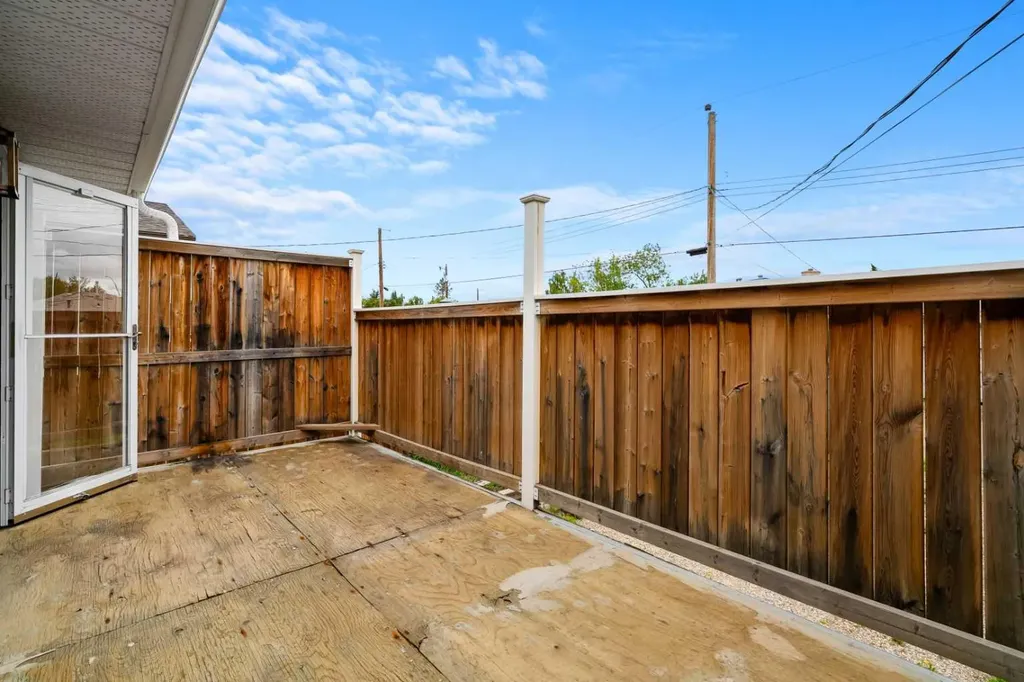 424 Penbrooke Crescent SE Calgary AB T2A 3T7