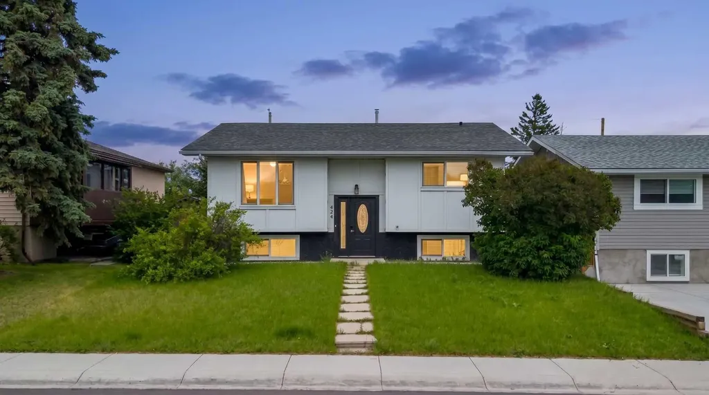 424 Penbrooke Crescent SE Calgary AB T2A 3T7