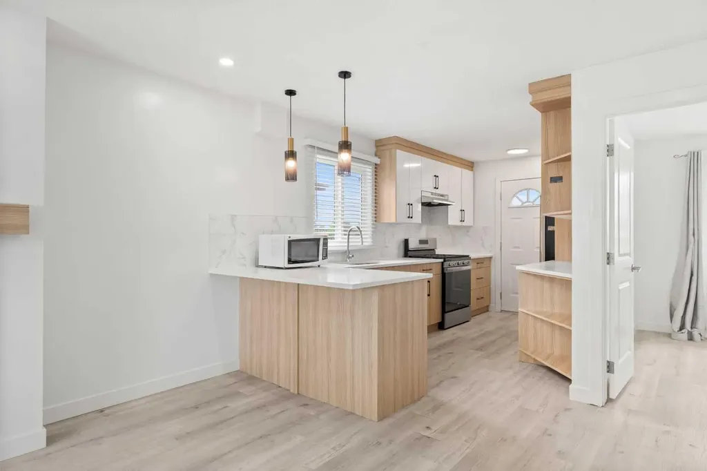 424 Penbrooke Crescent SE Calgary AB T2A 3T7