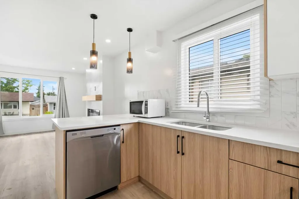 424 Penbrooke Crescent SE Calgary AB T2A 3T7