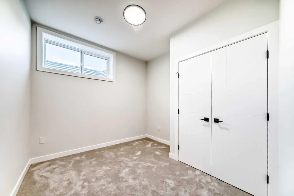 6305 62 Street NW Calgary AB T3B 2C4