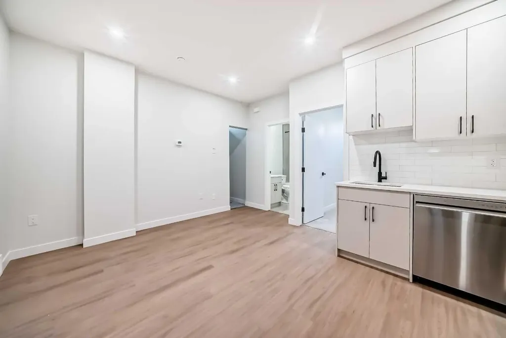 6305 62 Street NW Calgary AB T3B 2C4