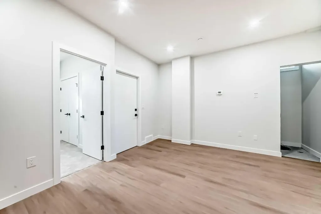 6305 62 Street NW Calgary AB T3B 2C4
