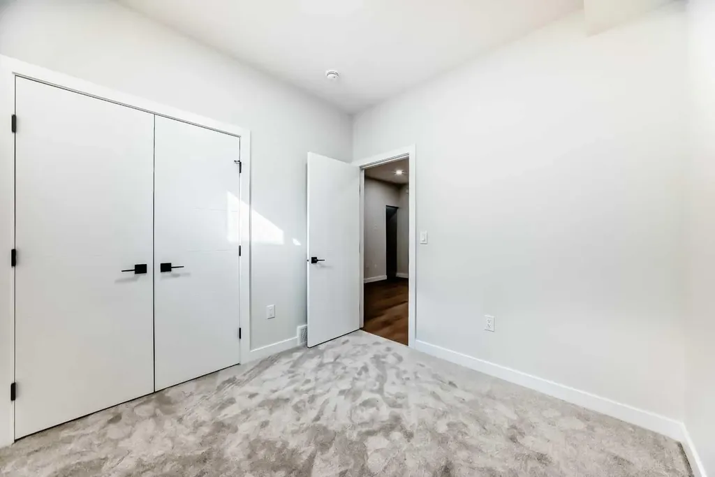 6305 62 Street NW Calgary AB T3B 2C4