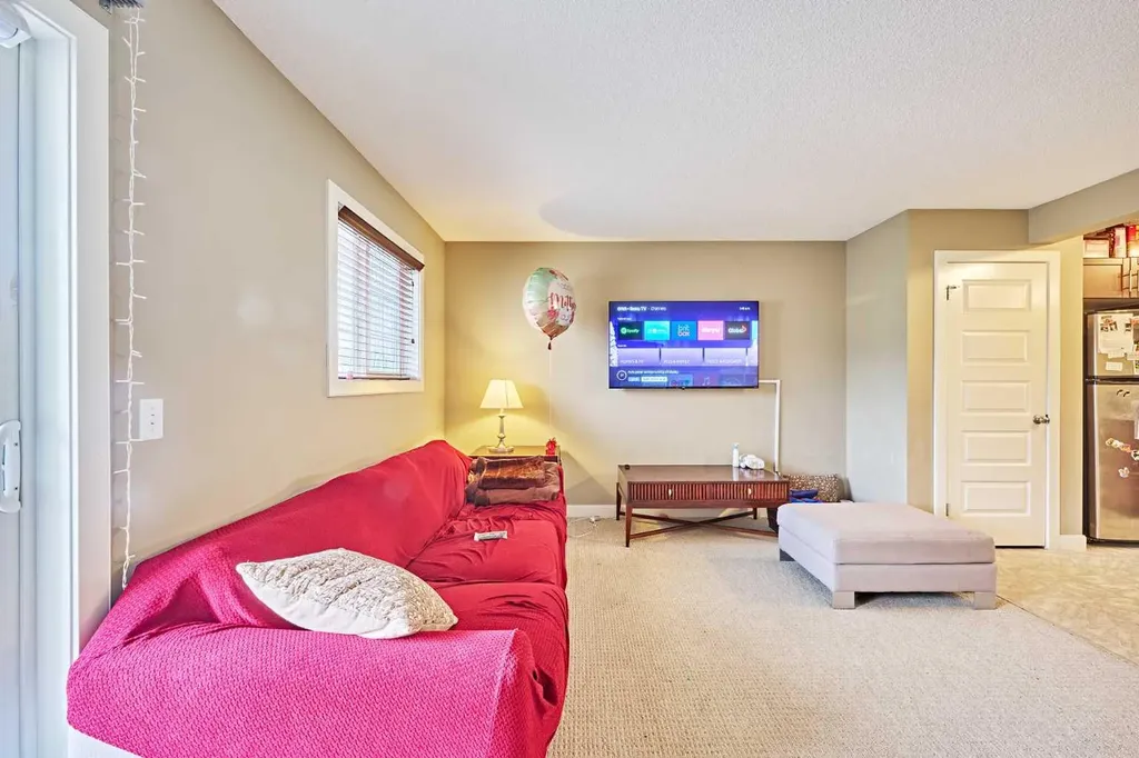 31 Pantego Lane NW Calgary AB T3K 0T1