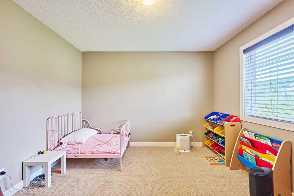 31 Pantego Lane NW Calgary AB T3K 0T1