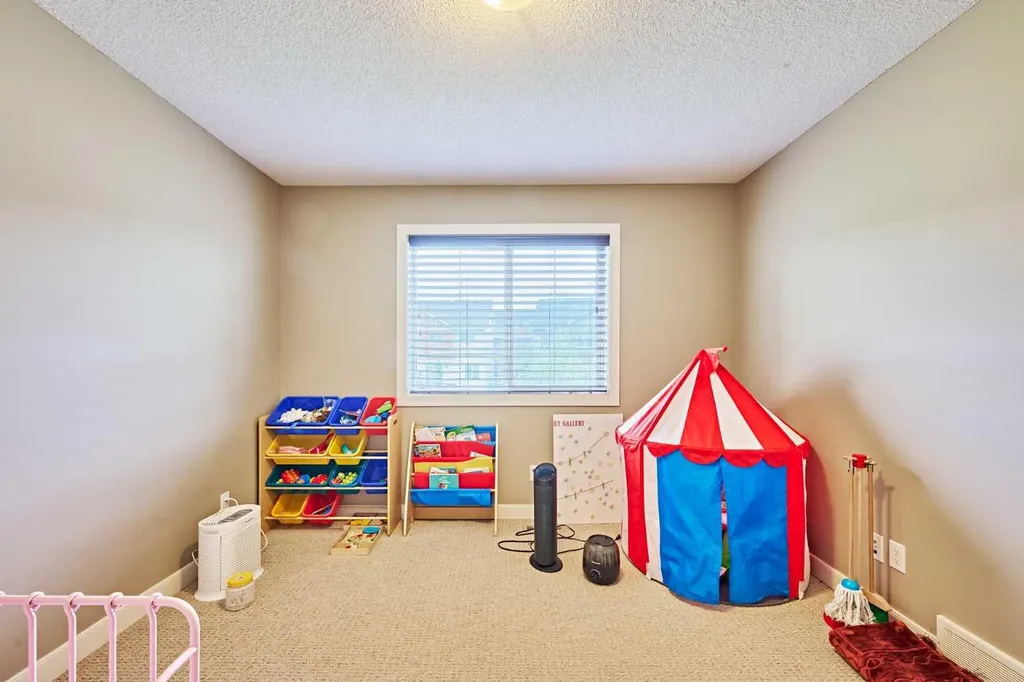 31 Pantego Lane NW Calgary AB T3K 0T1