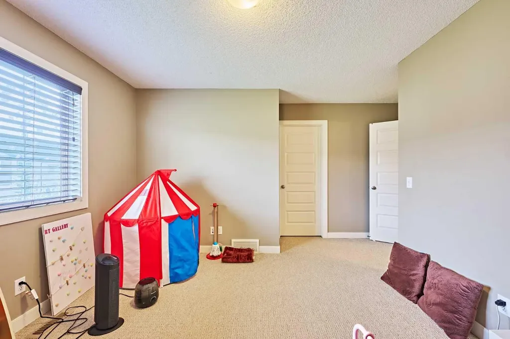 31 Pantego Lane NW Calgary AB T3K 0T1