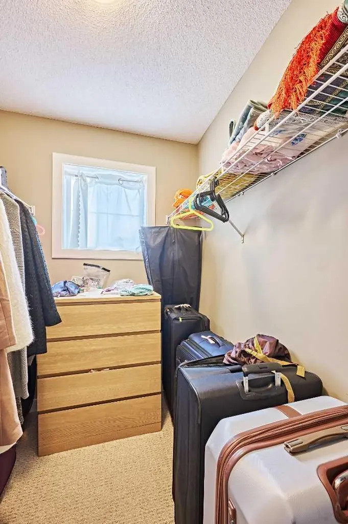 31 Pantego Lane NW Calgary AB T3K 0T1
