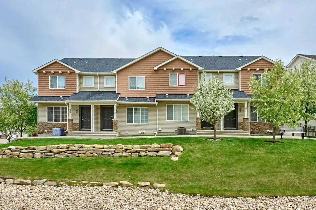31 Pantego Lane NW Calgary AB T3K 0T1