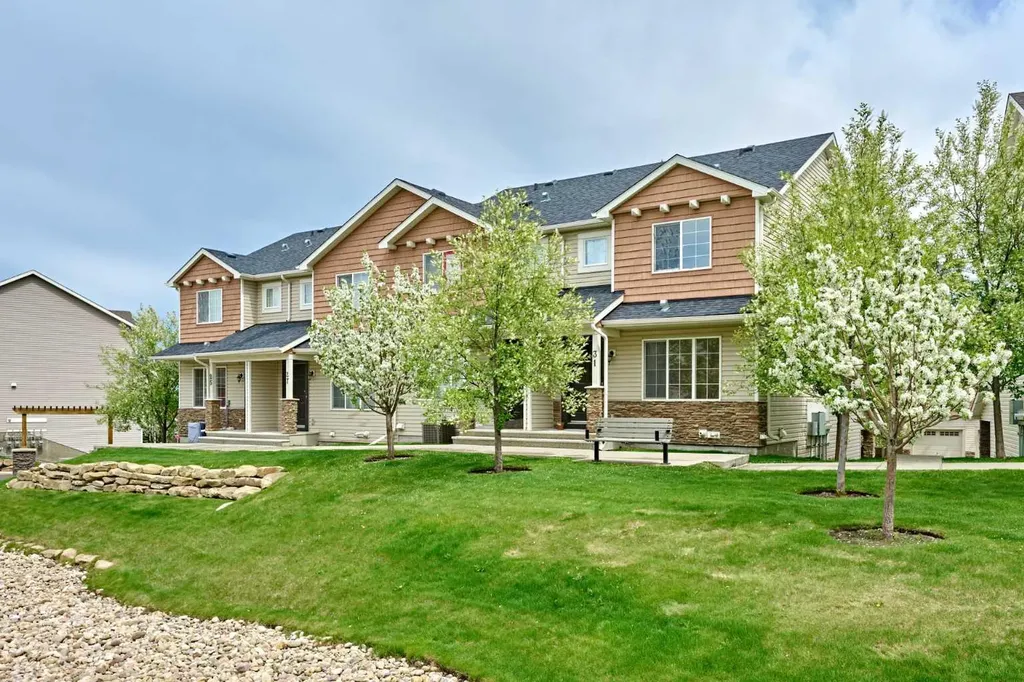 31 Pantego Lane NW Calgary AB T3K 0T1