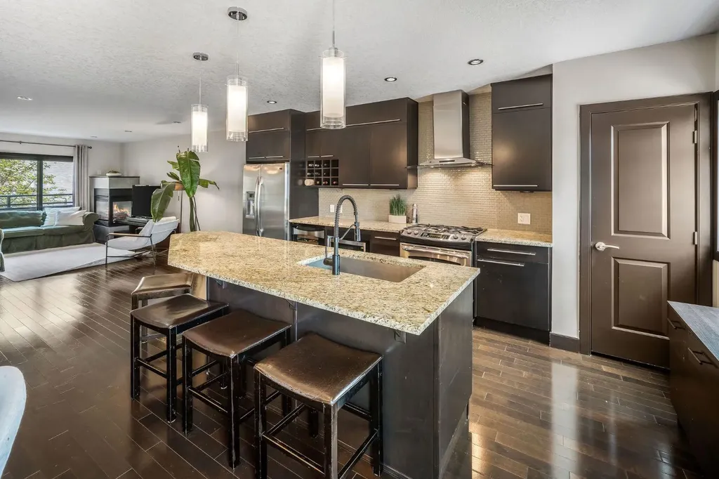 1625 34 Avenue SW Calgary AB T2T 2B5