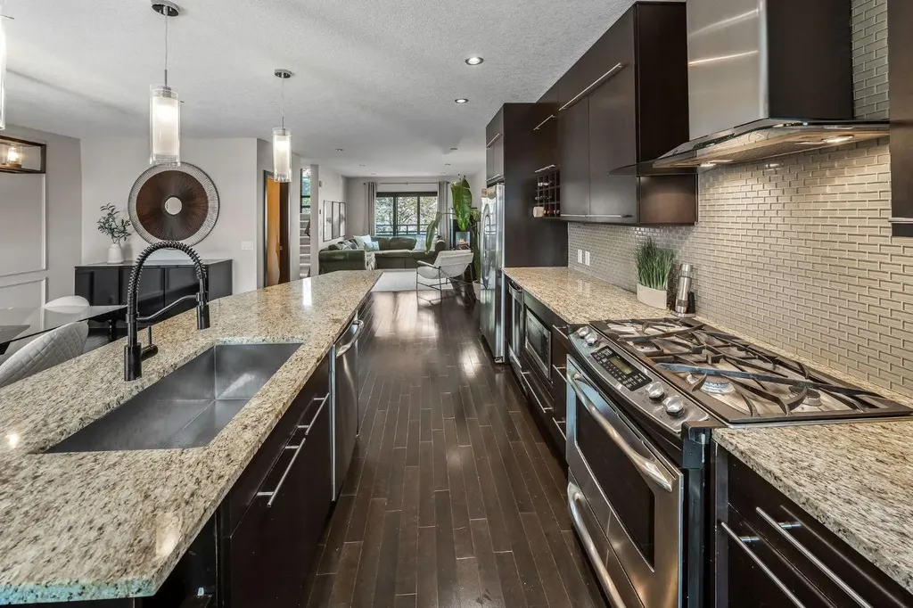 1625 34 Avenue SW Calgary AB T2T 2B5