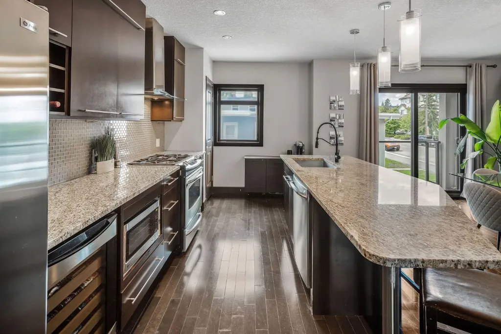1625 34 Avenue SW Calgary AB T2T 2B5
