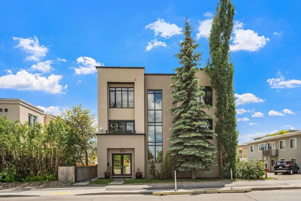 1625 34 Avenue SW Calgary AB T2T 2B5