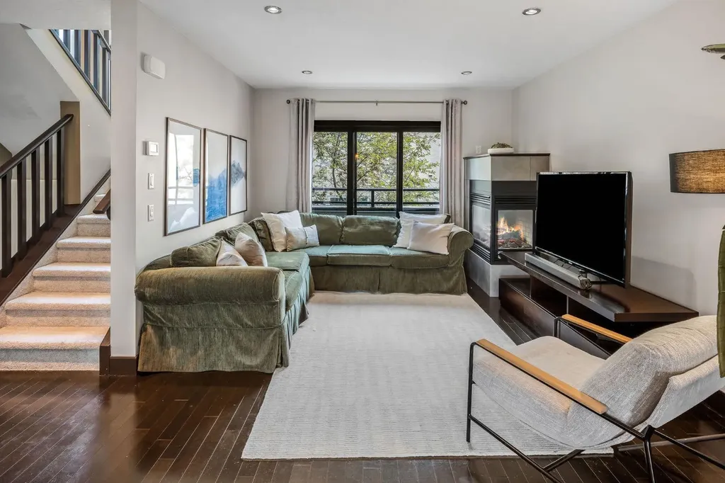 1625 34 Avenue SW Calgary AB T2T 2B5