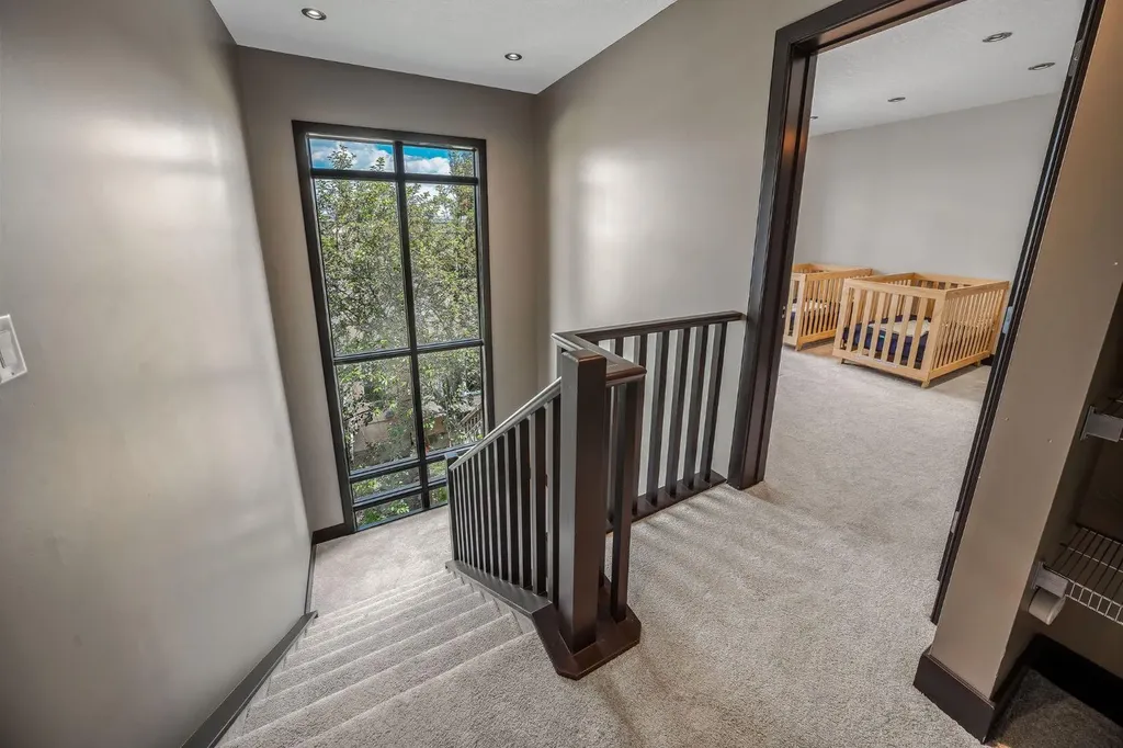 1625 34 Avenue SW Calgary AB T2T 2B5