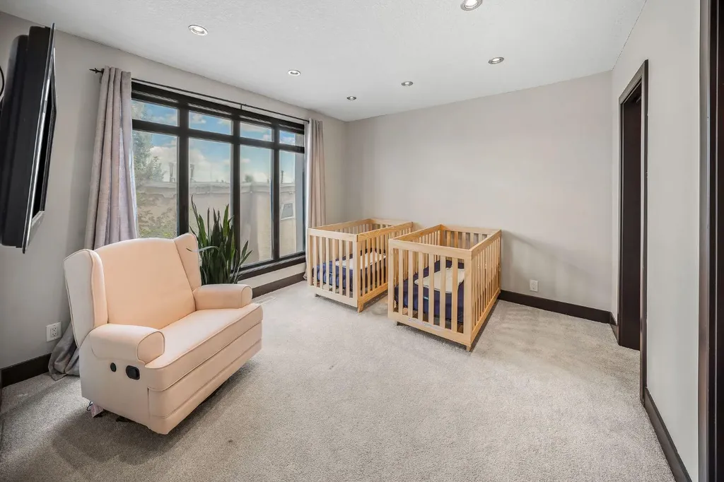 1625 34 Avenue SW Calgary AB T2T 2B5