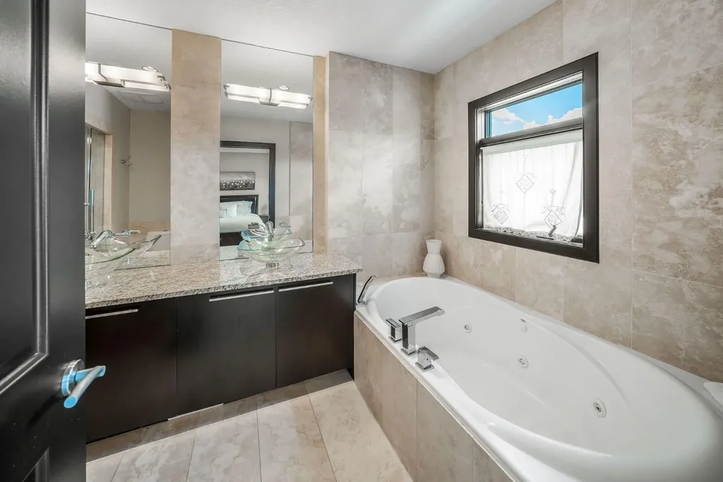 1625 34 Avenue SW Calgary AB T2T 2B5