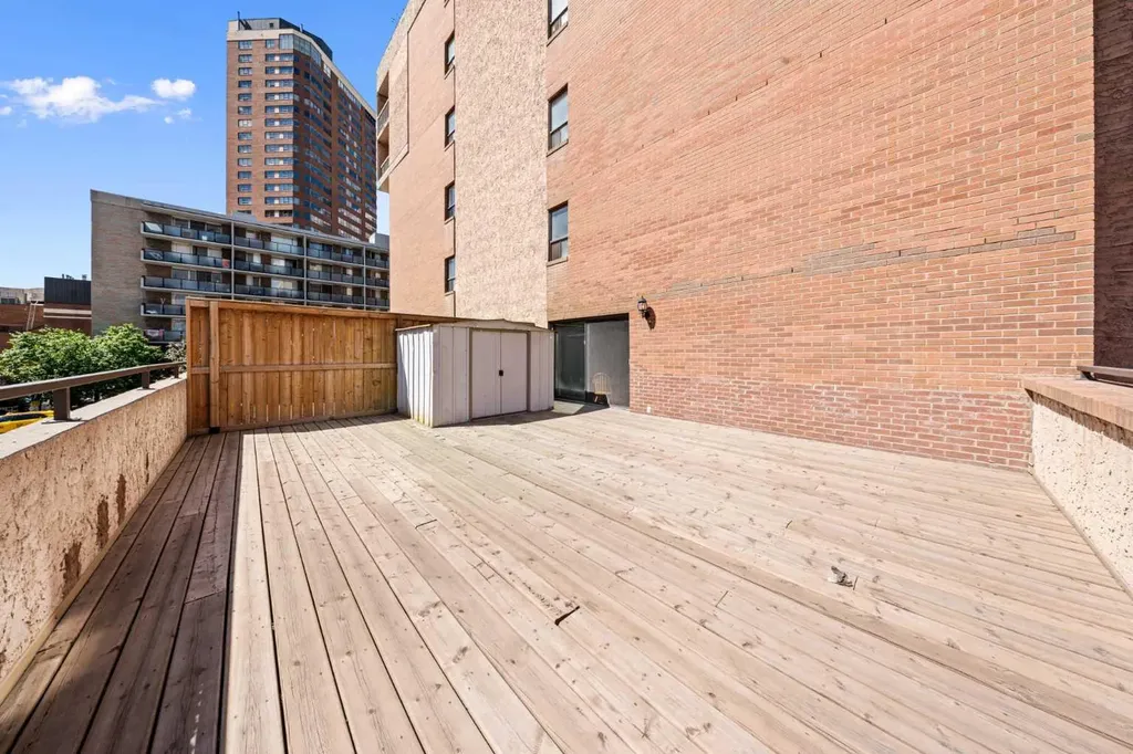 718 12 Avenue SW Calgary AB T2R 0H7