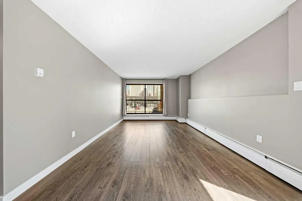 718 12 Avenue SW Calgary AB T2R 0H7