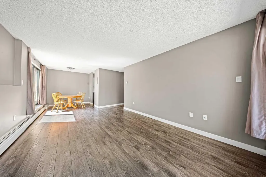 718 12 Avenue SW Calgary AB T2R 0H7