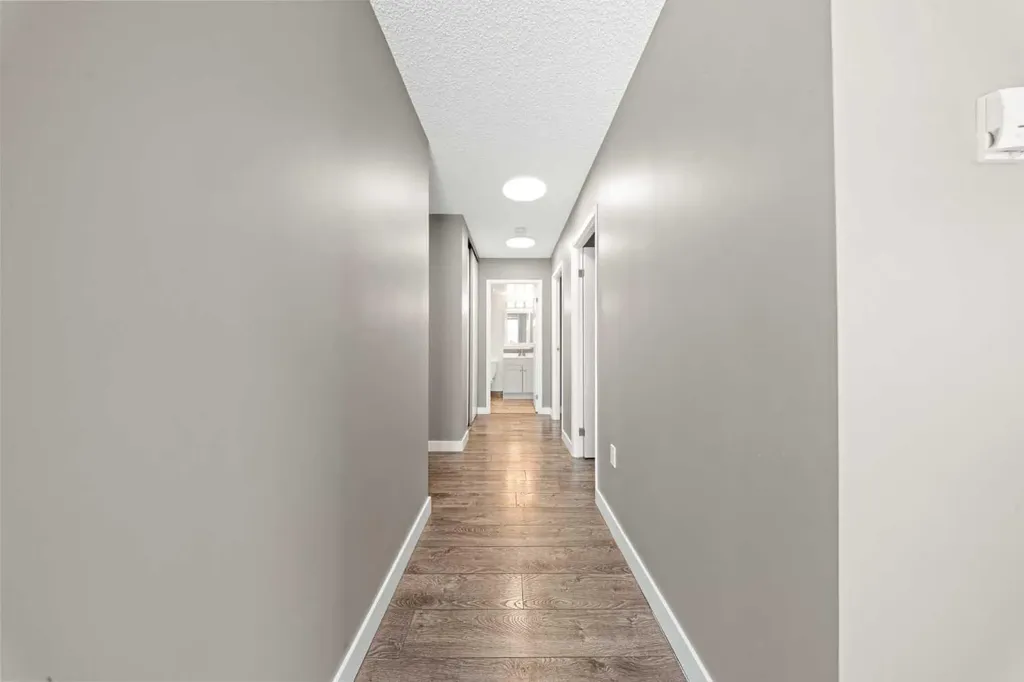 718 12 Avenue SW Calgary AB T2R 0H7
