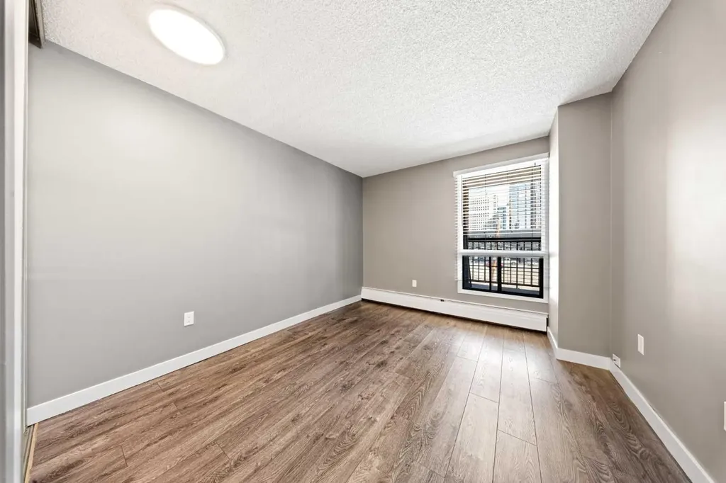 718 12 Avenue SW Calgary AB T2R 0H7