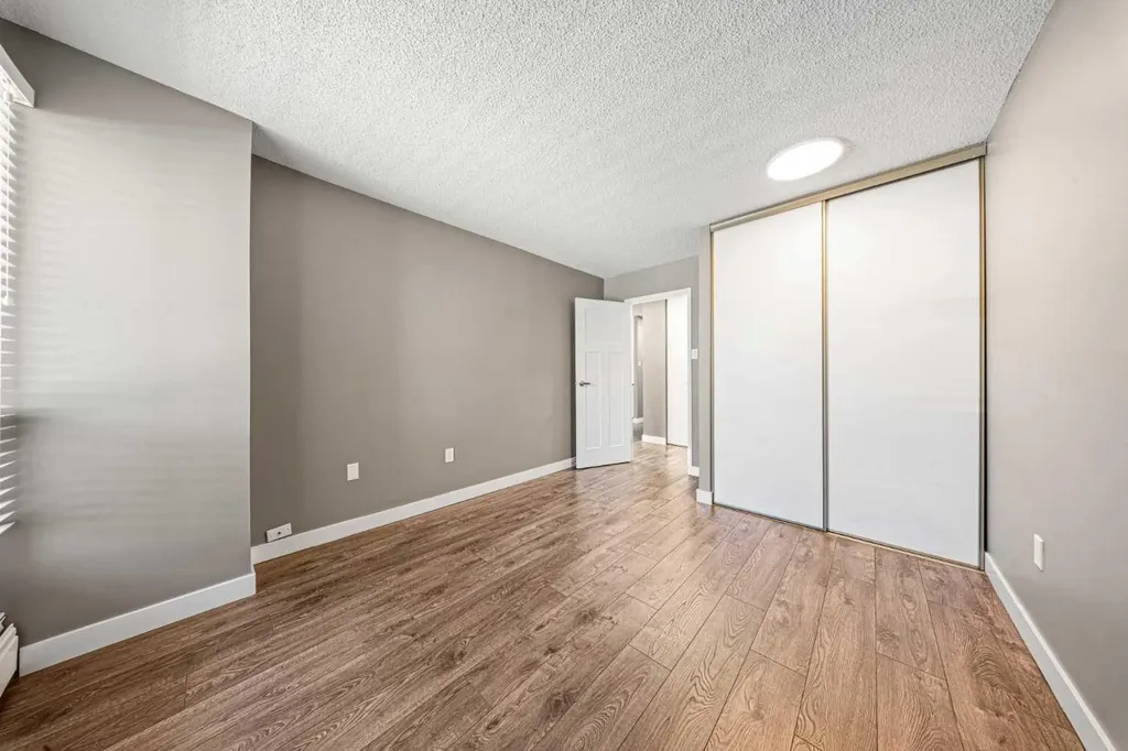718 12 Avenue SW Calgary AB T2R 0H7